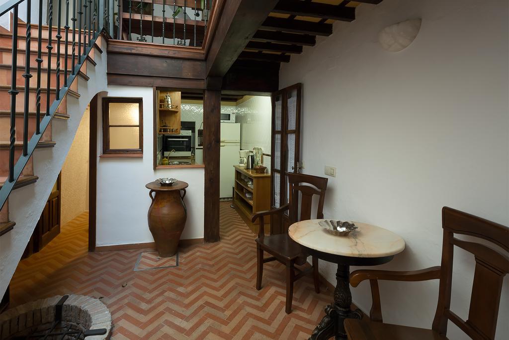 Holi-rent Historic House Next To The Alcazar *